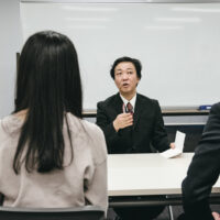 オーディション受け方を解説する面接の様子