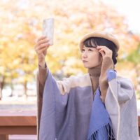 すぐに試せる自撮りのコツ！ワンランク上の写真が撮れるポーズやアイテム