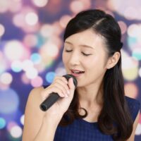 歌が上手い人の特徴10選｜上手くなるための練習方法も合わせて紹介