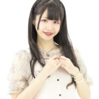 合格率を上げるために笑顔でオーディションに臨む女性