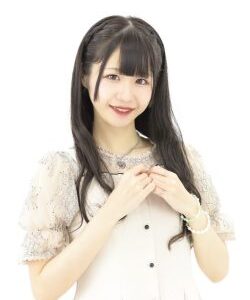 合格率を上げるために笑顔でオーディションに臨む女性