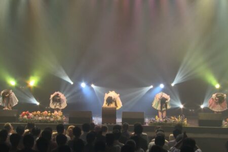 地下アイドルのライブステージ